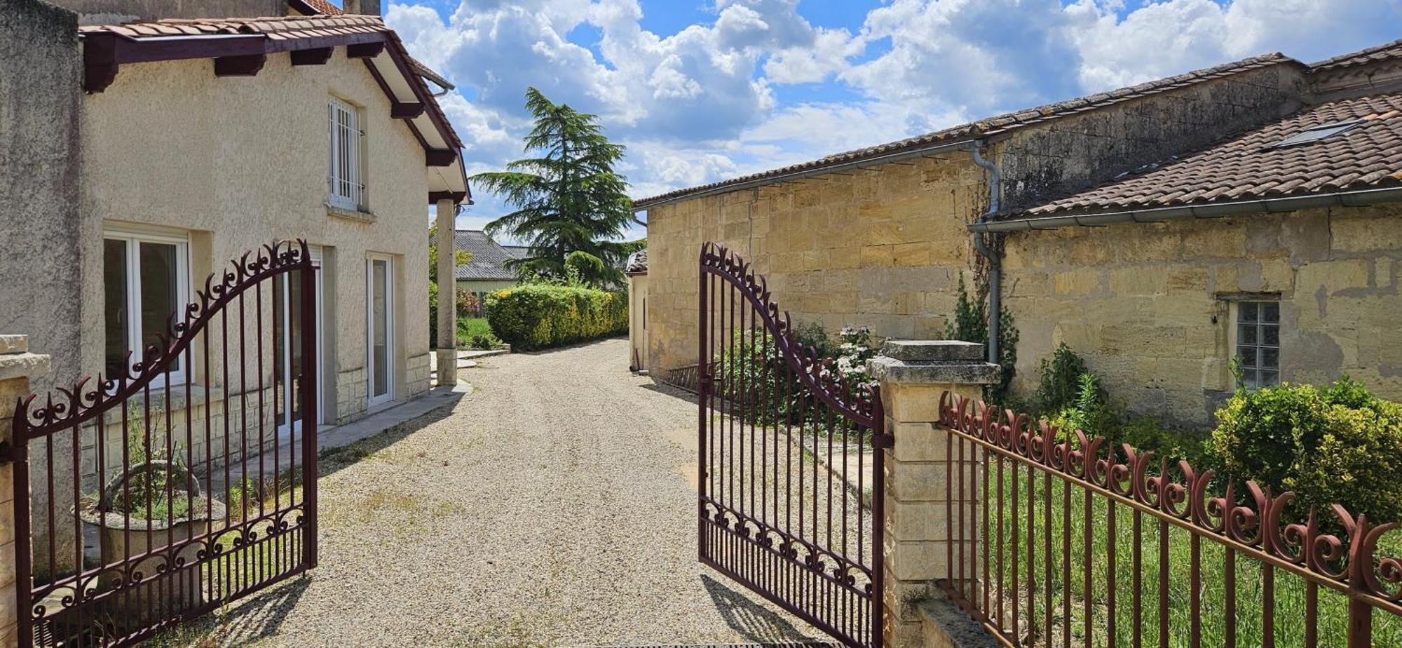 Chambres D'Hote & Gite Chateau Le Conte - Saint Emilion エクステリア 写真